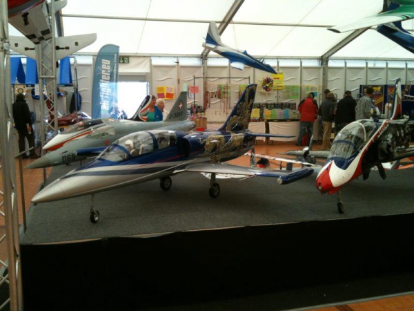 Modellflieger-Chinadrache-Airbrush-nassklarlack-lackmalerei-messe