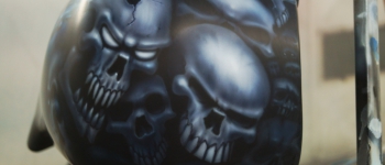 Skull Airbrush auf einem Harley Tank lackiert von Daniel Schubert aus Paderborn NRW