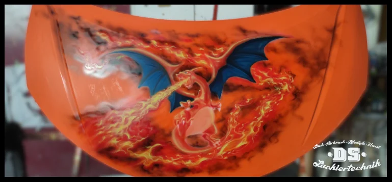 Airbrush auf Motorhaube mit drache step5 Airbrush Drache: Abschlussarbeiten mit Gelb und Zusätzliche Details
