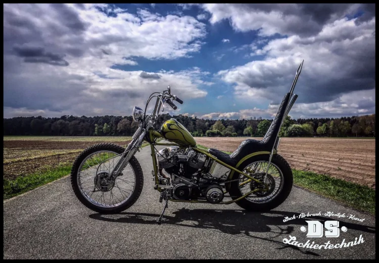 Custom-Bike mit Candy-Gelb und Tribal-Airbrush-Design