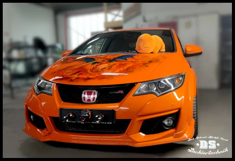 Honda-Airbrush-Drache.komplett Airbrush-Haube montiert: Drachen-Design auf dem Fahrzeug