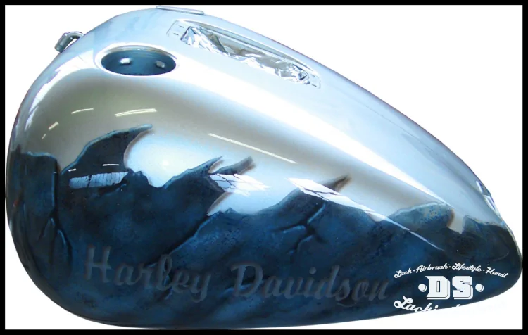 Harley-Tank mit Steineffekt und Harley-Davidson-Beschriftung
